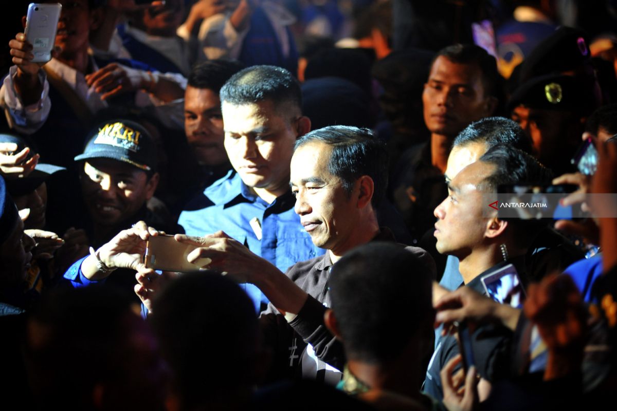 Jokowi minta kader Partai NasDem jawab empat hal ini