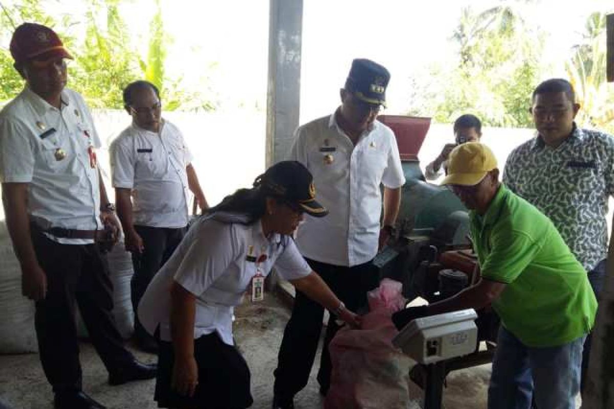 Bupati Poso puji warganya semakin sadar lingkungan