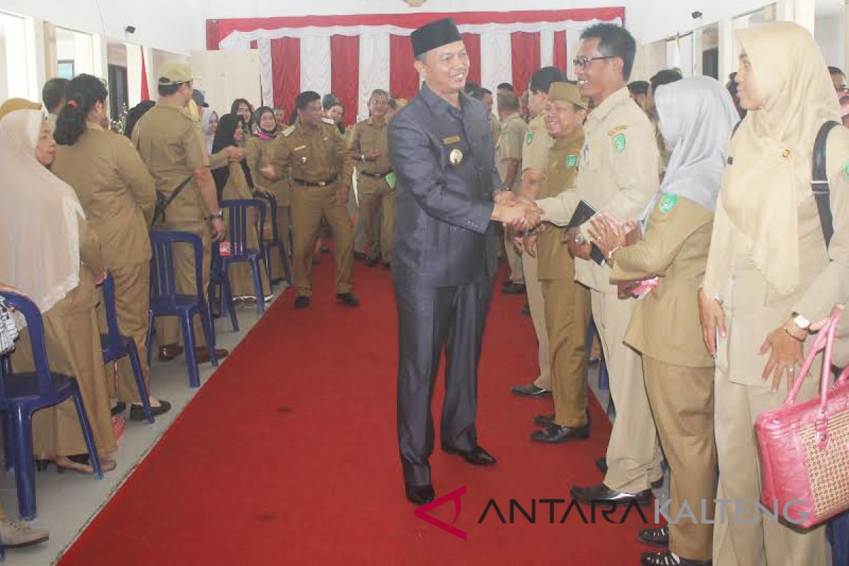 Pertama masuk kerja, Bupati Sukamara langsung kumpulkan semua pejabat