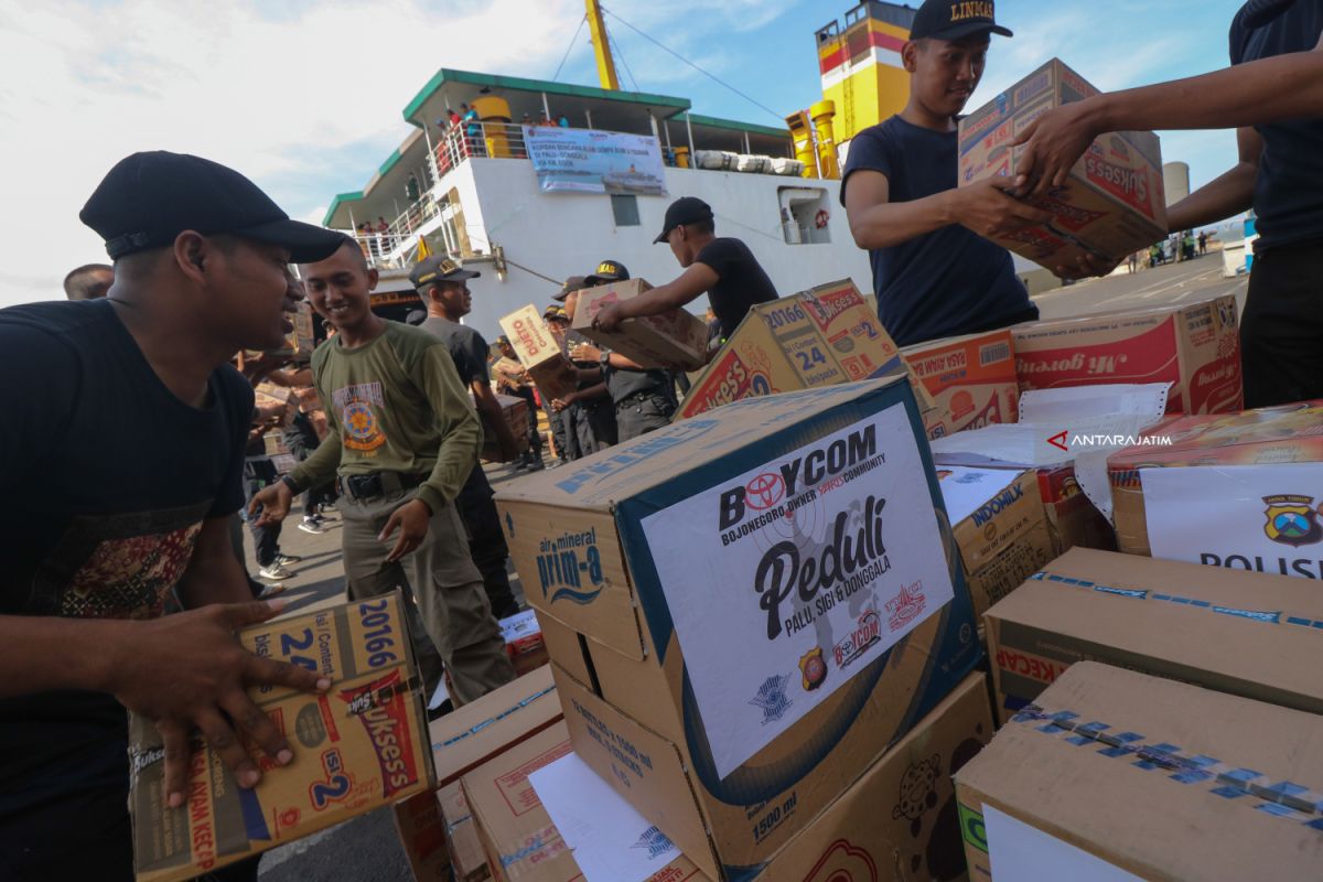 Perum Perindo Salurkan Bantuan Ke Palu