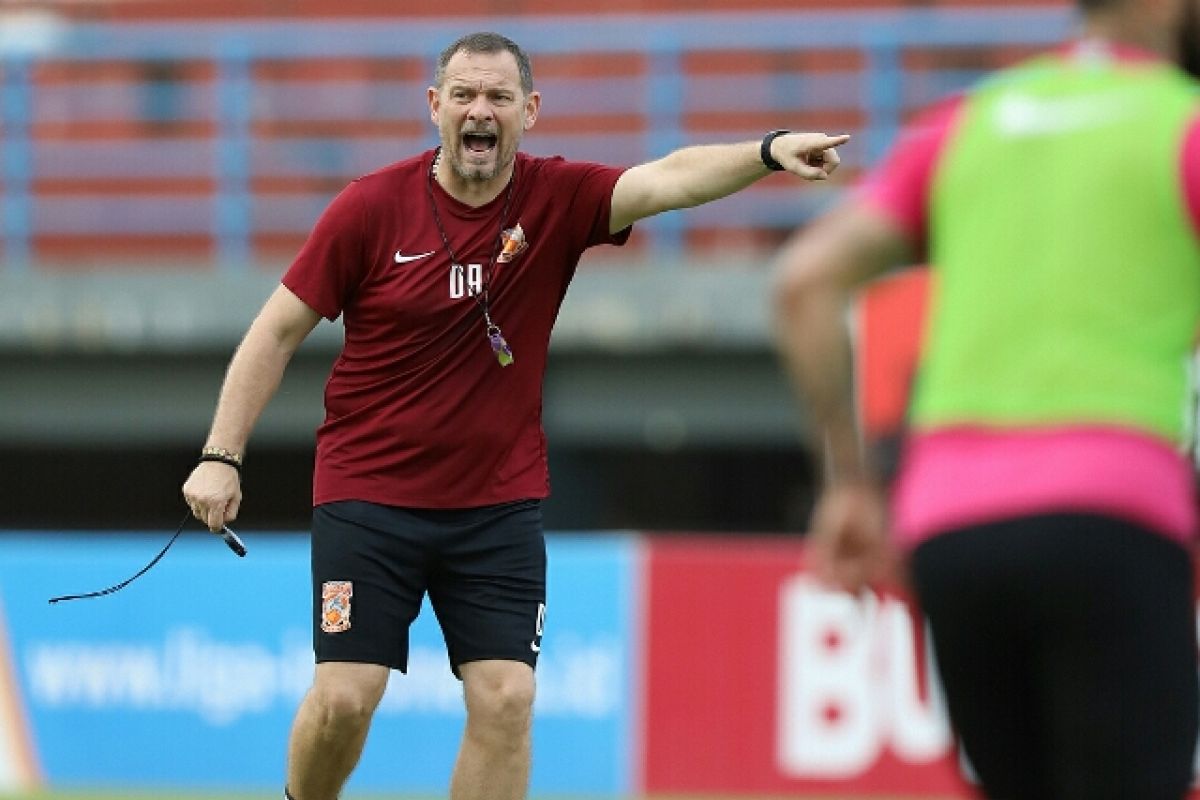 SEPAK BOLA- Borneo Kalah Lawan PSM 1-2 di Kandang