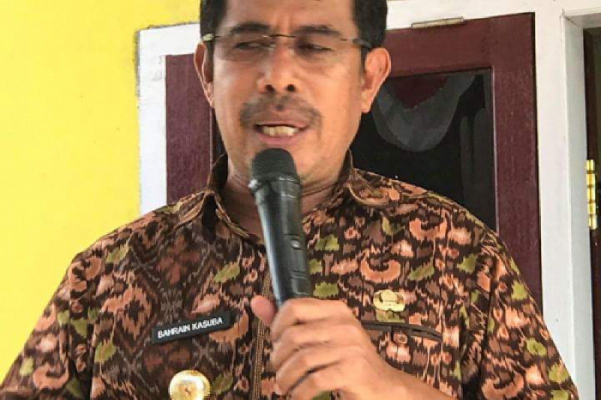 Bupati Halsel pancang tiang pembangunan pasar moderen