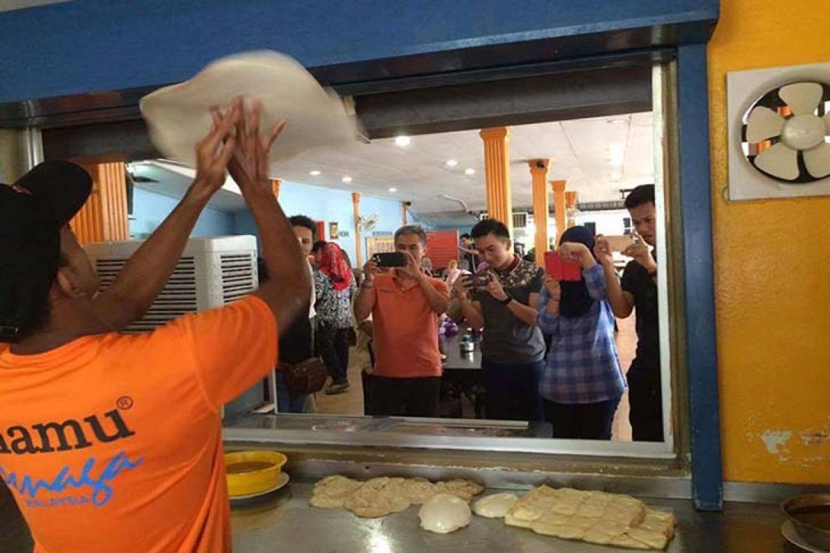 Atraksi roti canai terbang Penang