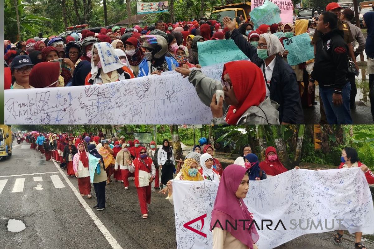 Guru SD-SMP Tanjungbalai unjuk rasa tuntut TTPD