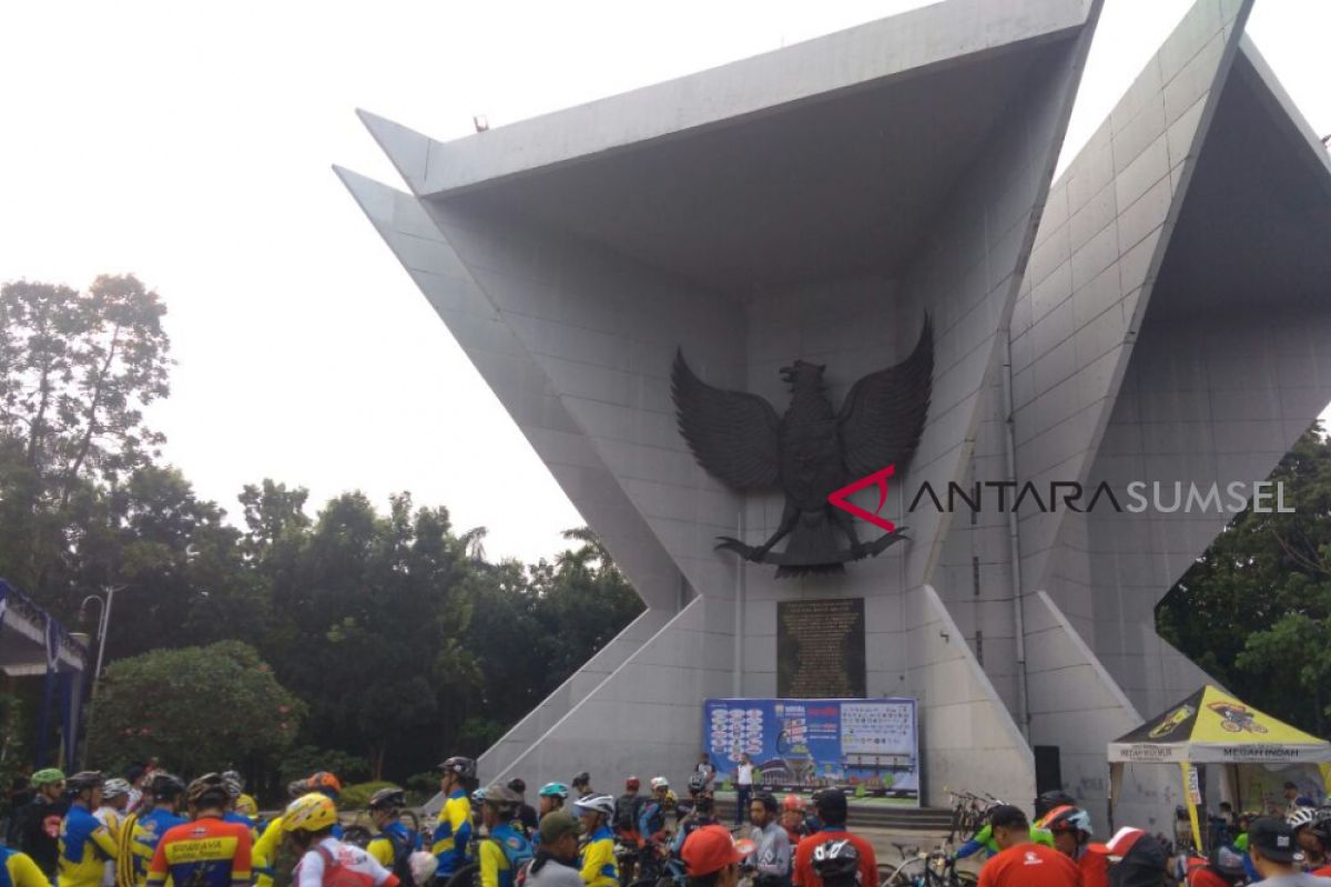 400 Pesepeda berkeliling di Kota Palembang