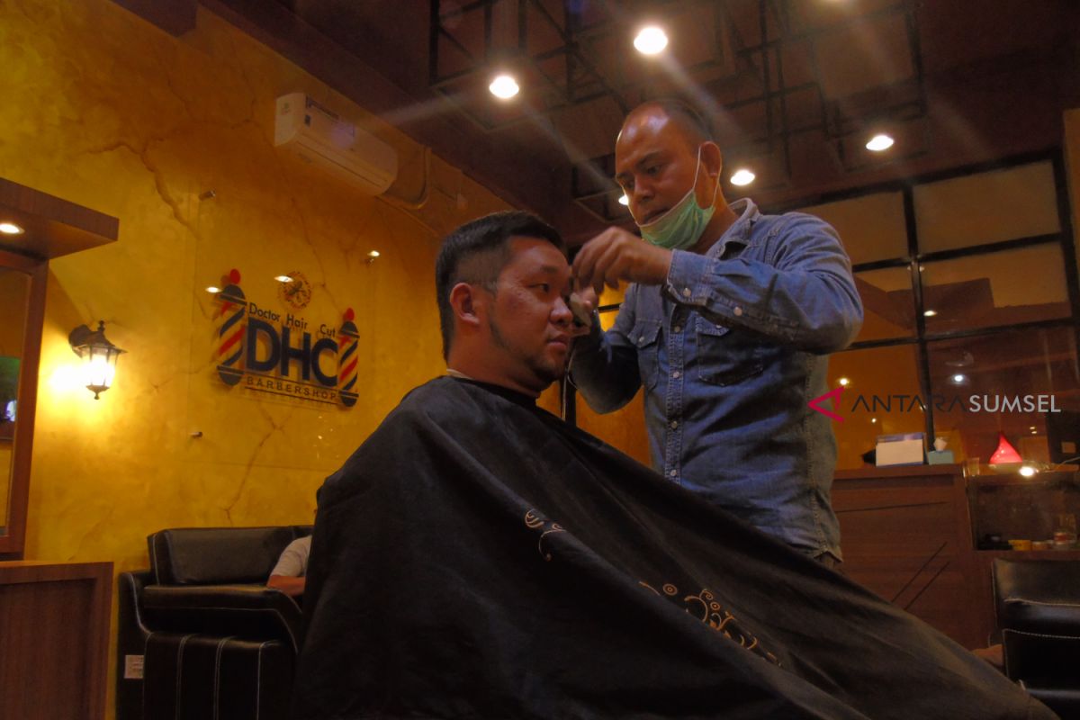 Barbershop bintang lima harga kaki lima di DHC Barbershop