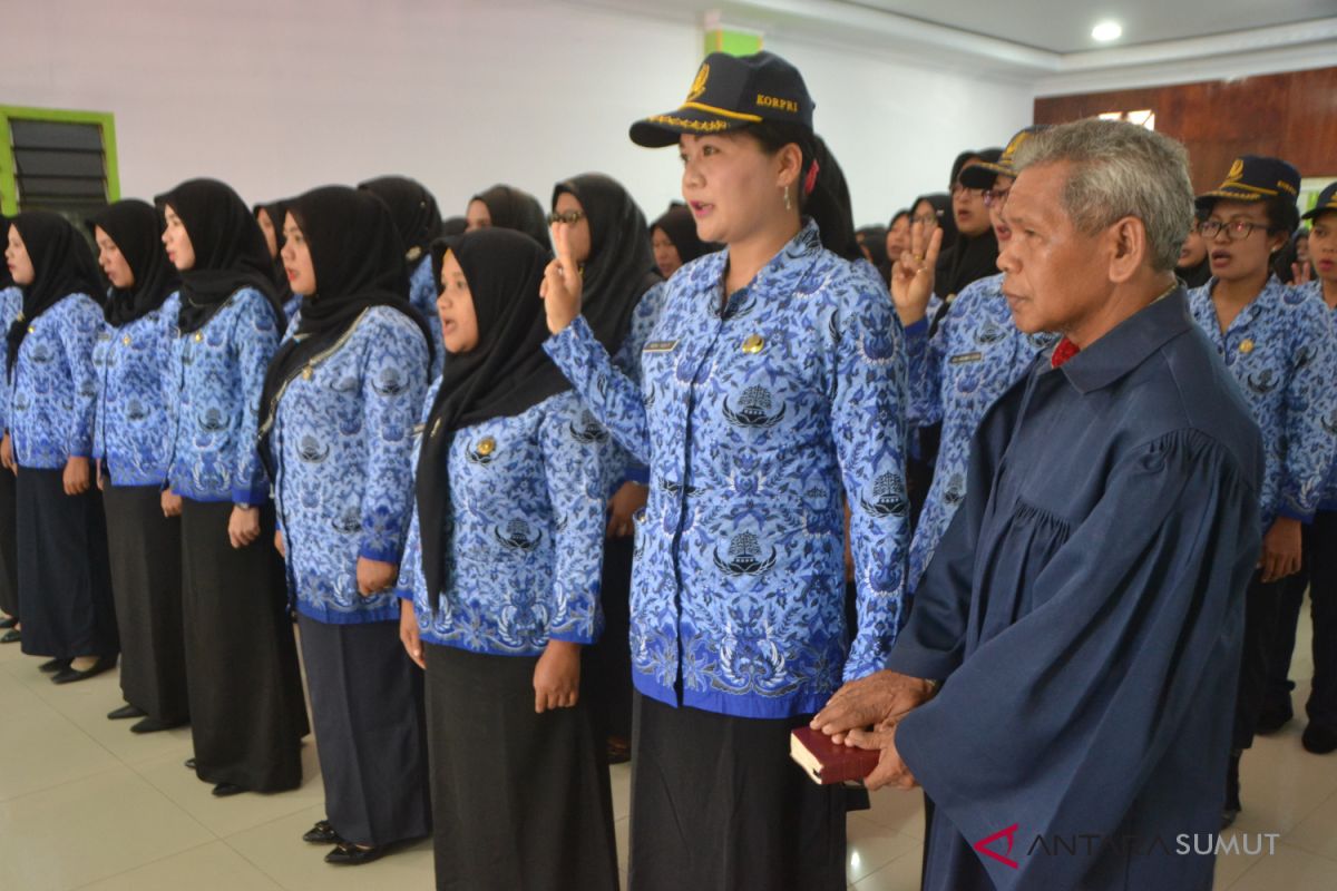 Wali Kota ambil sumpah sejumlah ASN Padangsidimpuan