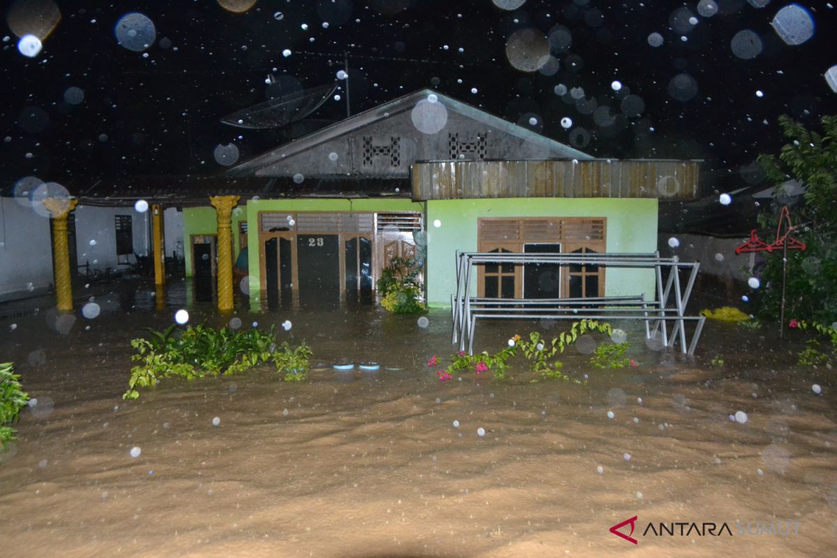 Ratusan rumah di Padangsidimpuan terendam banjir