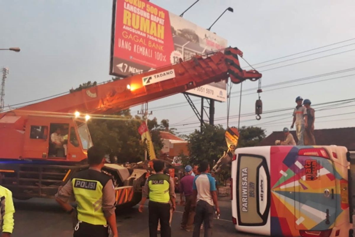 Tujuh korban tewas dalam tabrakan bus dengan Panther