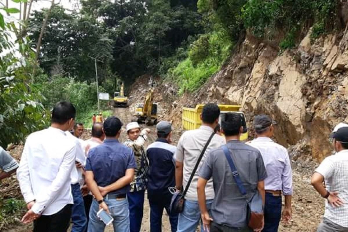 Pembangunan Jalan Tembus Muaro Aia -Alahan Panjang dimulai