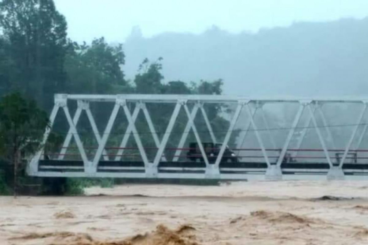 Sungai Batang Natal meluap