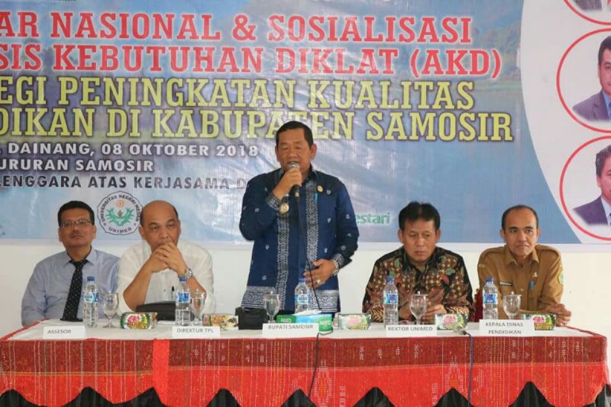 Bupati Samosir buka seminar dan sosialisadi AKD