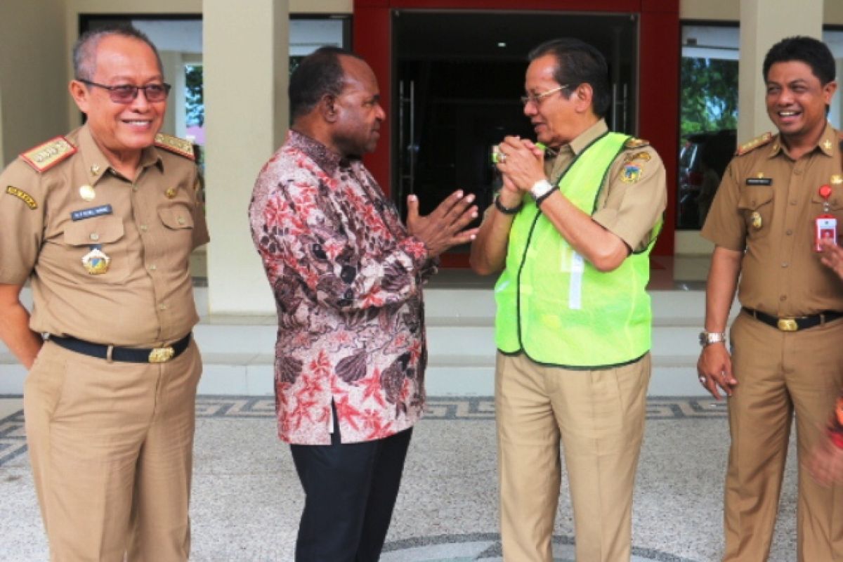 Gubernur Sulteng terima bantuan Pemprov Papua