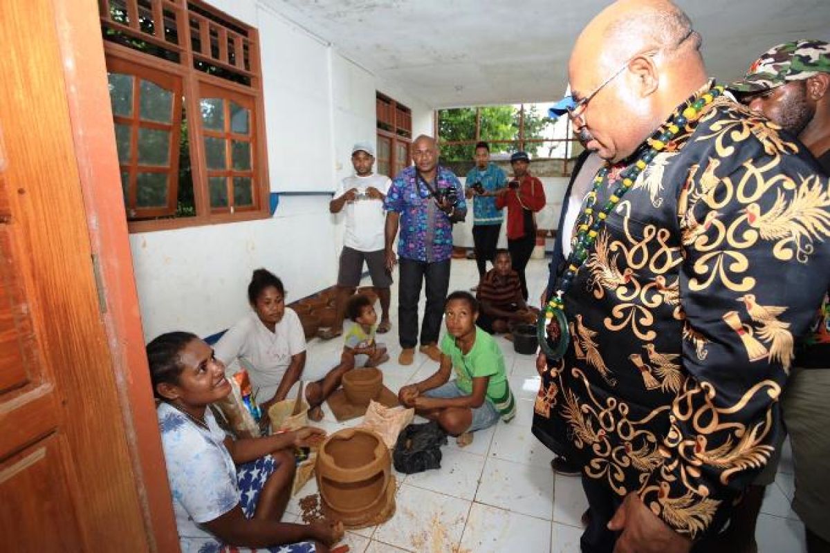 Gubernur Papua minta pemuda terus mengasah kemampuan