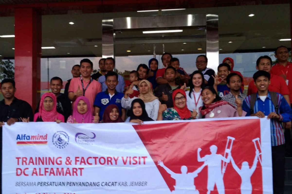 Alfamart Rekrut dan Latih Disabilitas Jember di Bidang Bisnis Digital