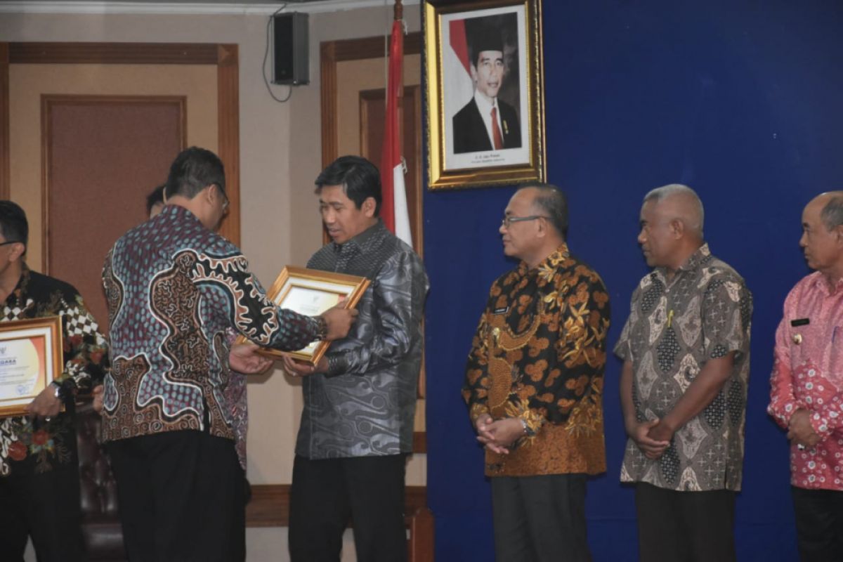 Bupati Banggai Herwin Yatim raih Inagara Award