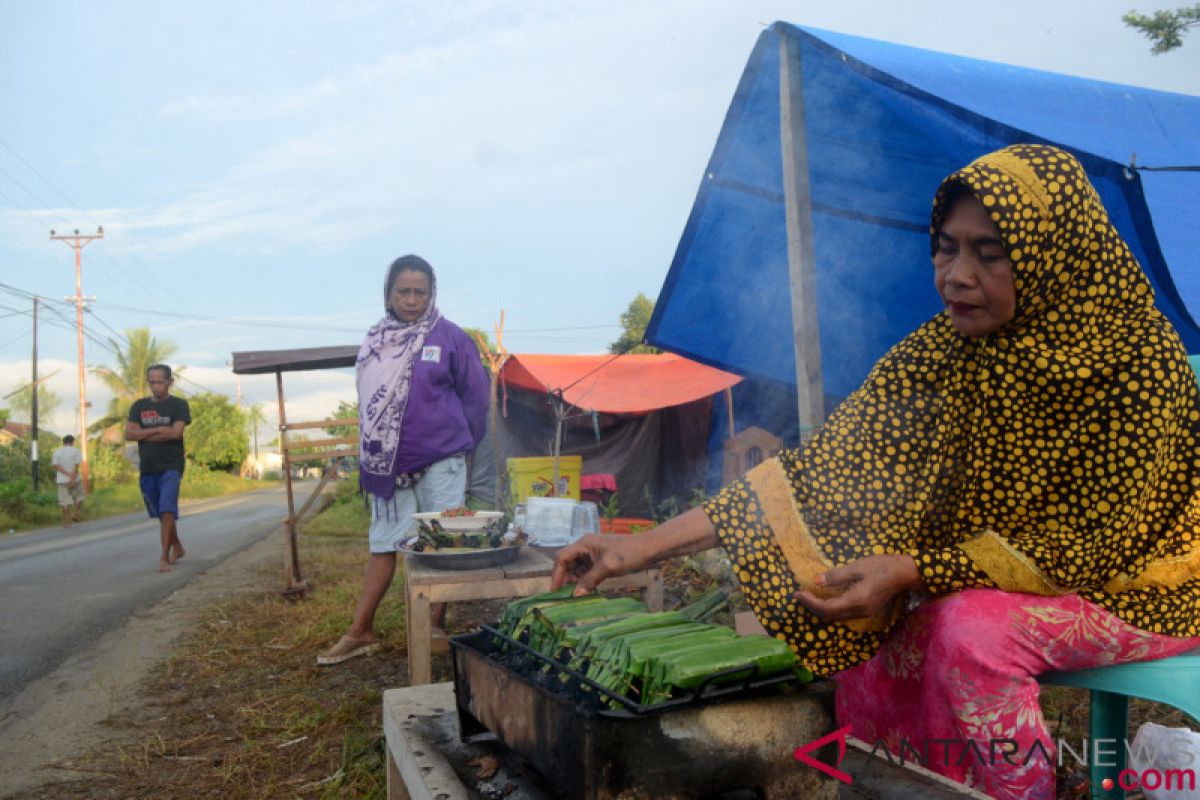 Korban gempa Sigi masih bertahan di tenda