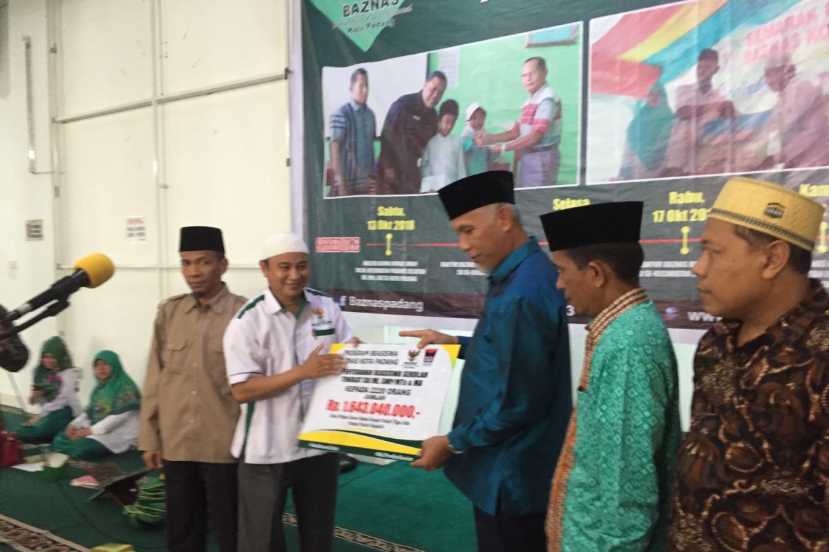 Baznas Padang salurkan dana pendidikan Rp1,6 miliar