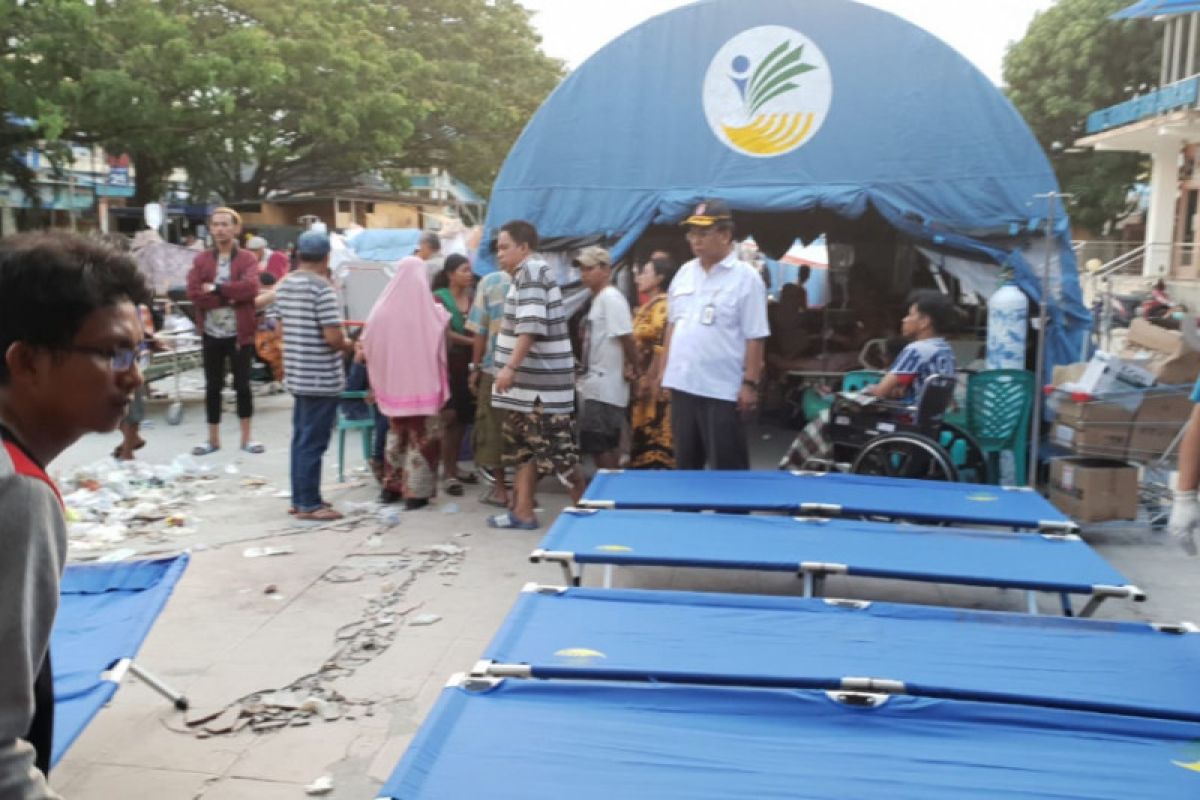 Tenda serbaguna jadi rumah sakit darurat