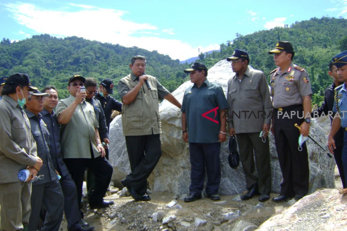 Bupati Wondama ajak warga waspadai banjir bandang