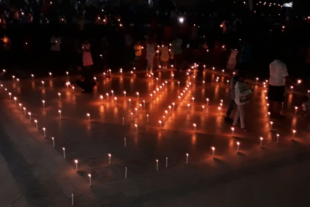 Aksi seribu lilin mengenang duka banjir bandang Wasior