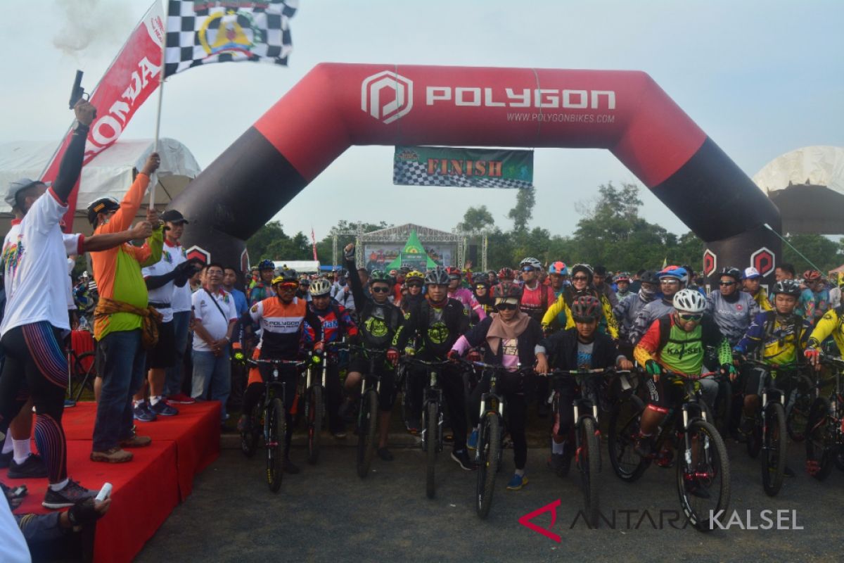 2,500 cyclists celebrate the Pesona Wiratama Gowes