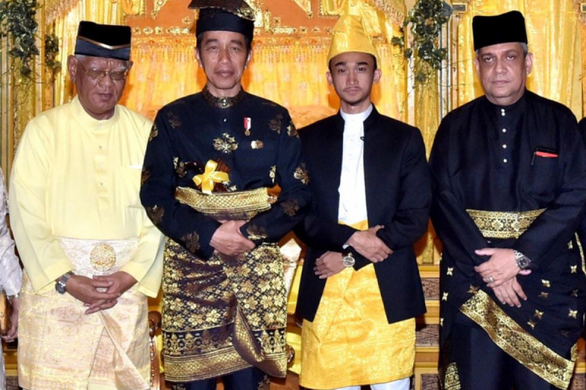 Presiden Jokowi kini bergelar Tuanku Sri Indra Utama Junjungan Negeri