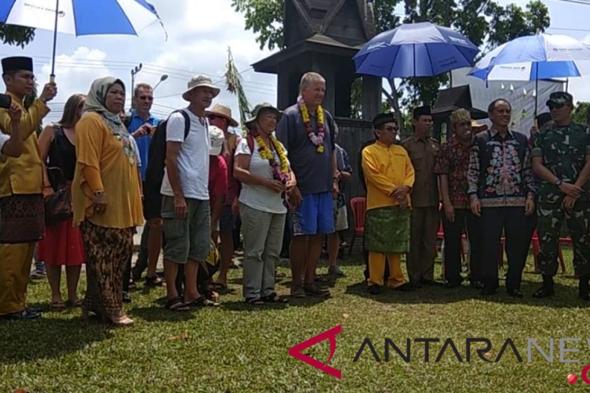 Tari Babukung memukau peserta sail to Indonesia