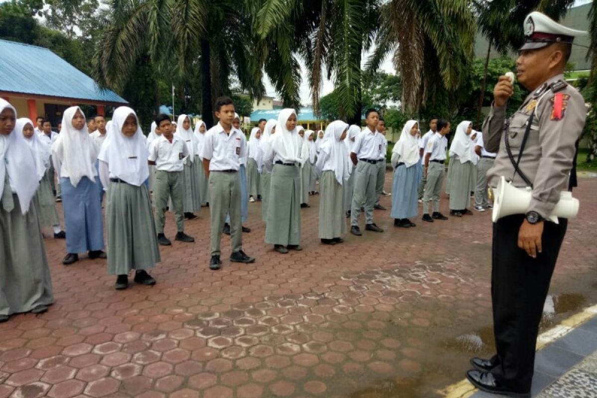 Polisi ajar pelajar Simalungun berlalu lintas