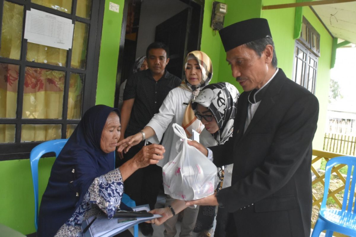 Pemkab Gorontalo Salurkan Bantuan Usaha Ekonomi Produktif