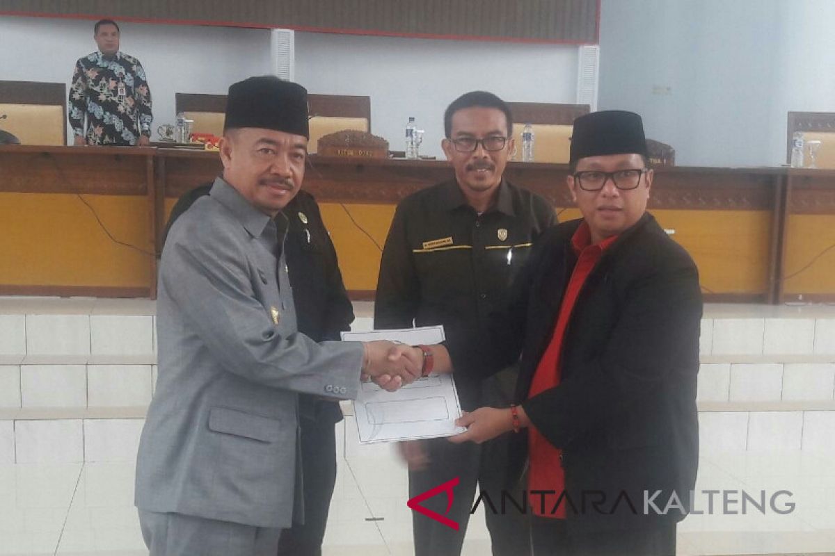 DPRD Seruyan sahkan raperda pertanggungjawaban APBD 2017