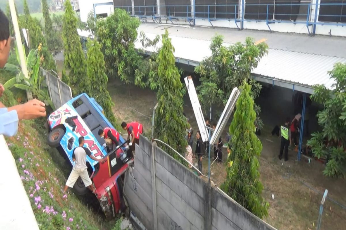 Polisi selidiki kecelakaan bus di Bantul