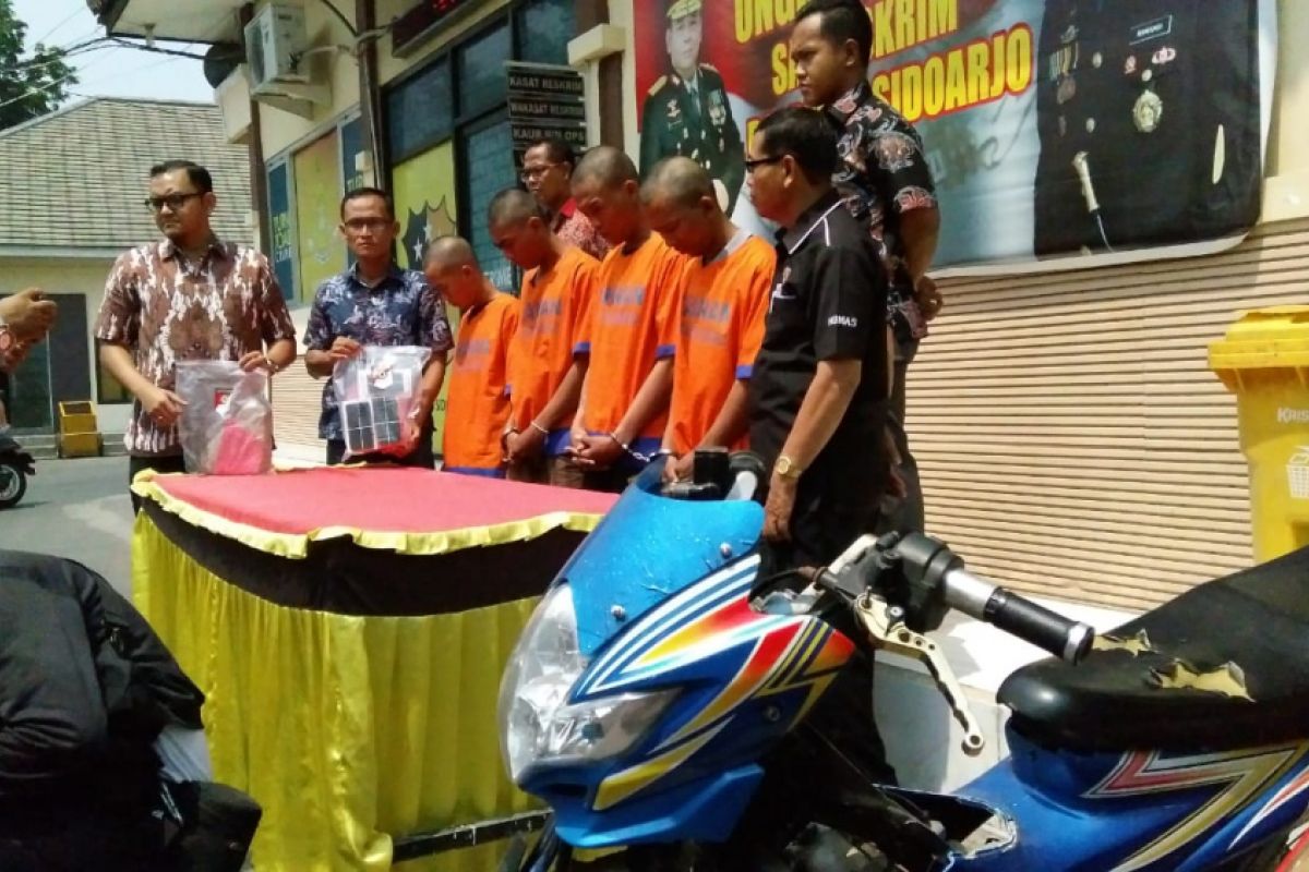 Polisi Sidoarjo Tangkap Lima Tersangka Pelaku Pemerasan