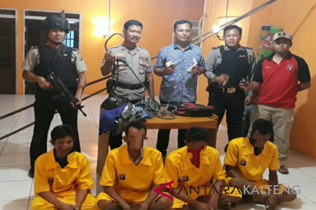 Empat pencuri sarang walet di Barsel ditangkap polisi