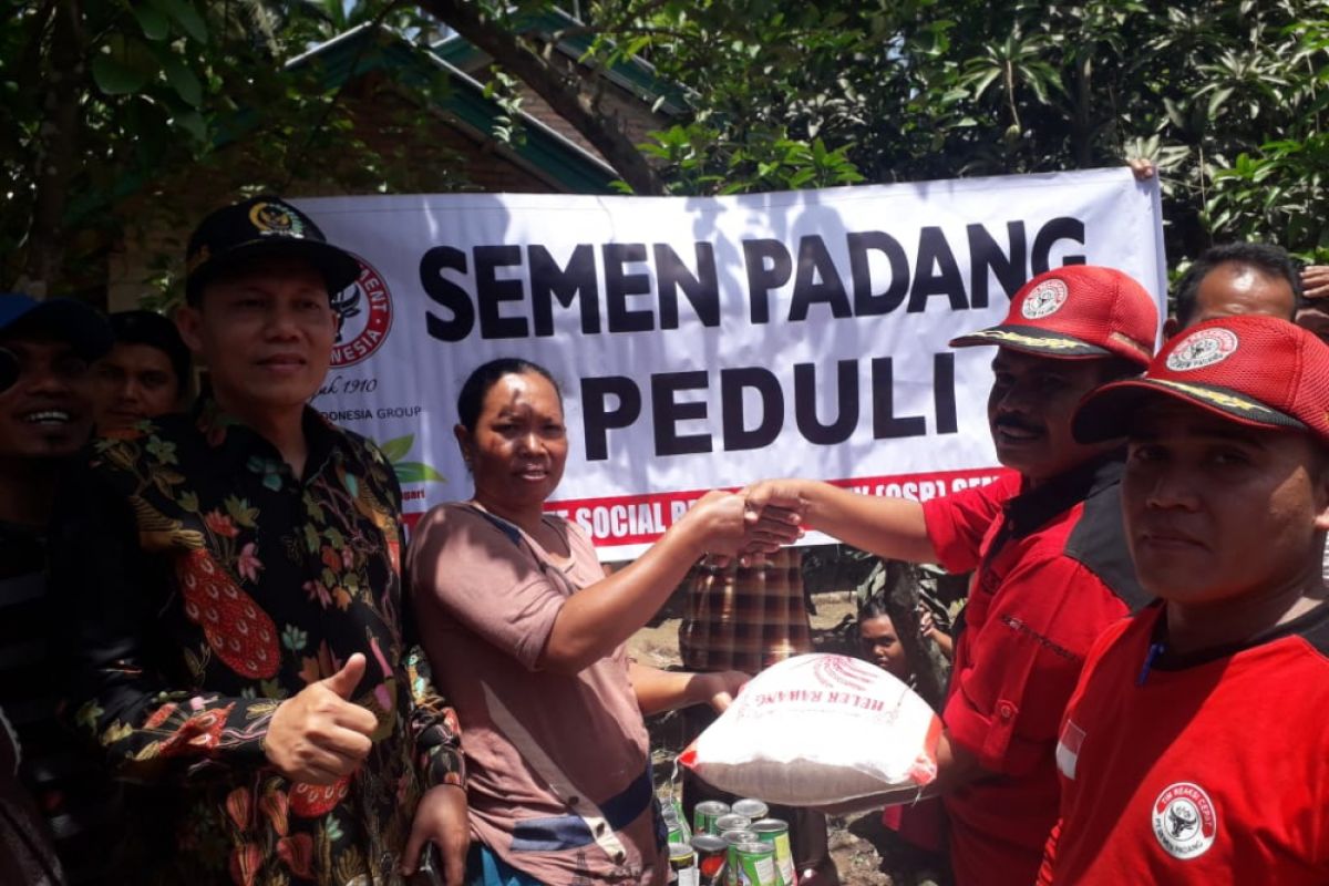 Semen Padang salurkan bantuan sembako ke korban banjir Pasaman