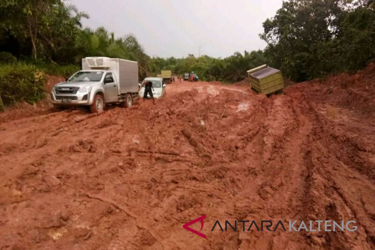 Jalan pelosok Lamandau hancur, perusahaan diminta bantu memperbaiki