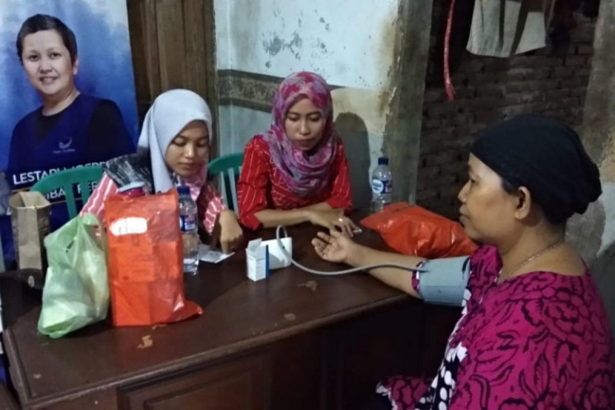 Warga Desa Mutih Kulon dapat giliran pengobatan gratis