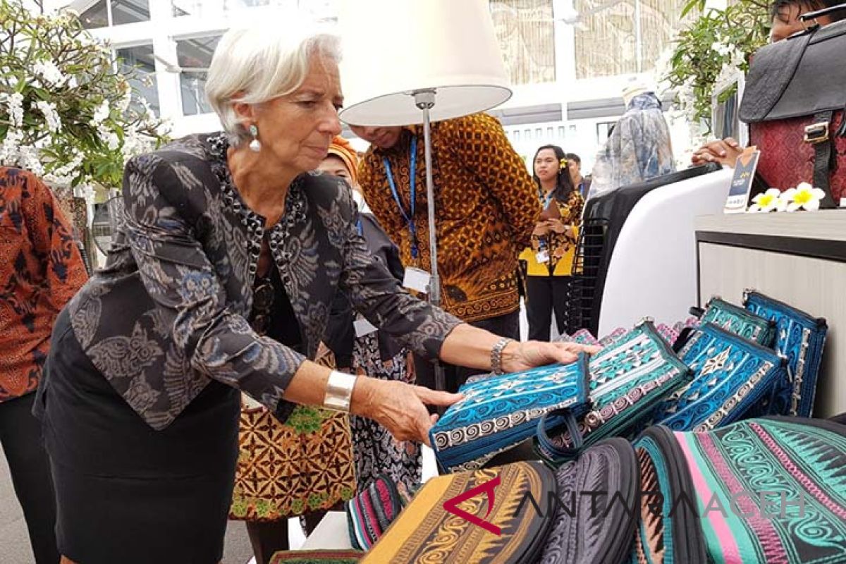 Tas motif Aceh laris pada pertemuan IMF