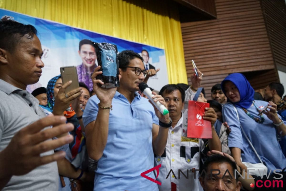 Sandiaga titip kripik "Anti Baper" kepada politisi