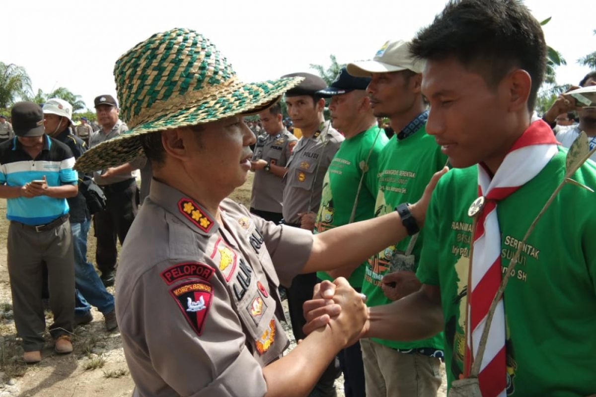 Polres Langkat tanam 50 ribu mangrove