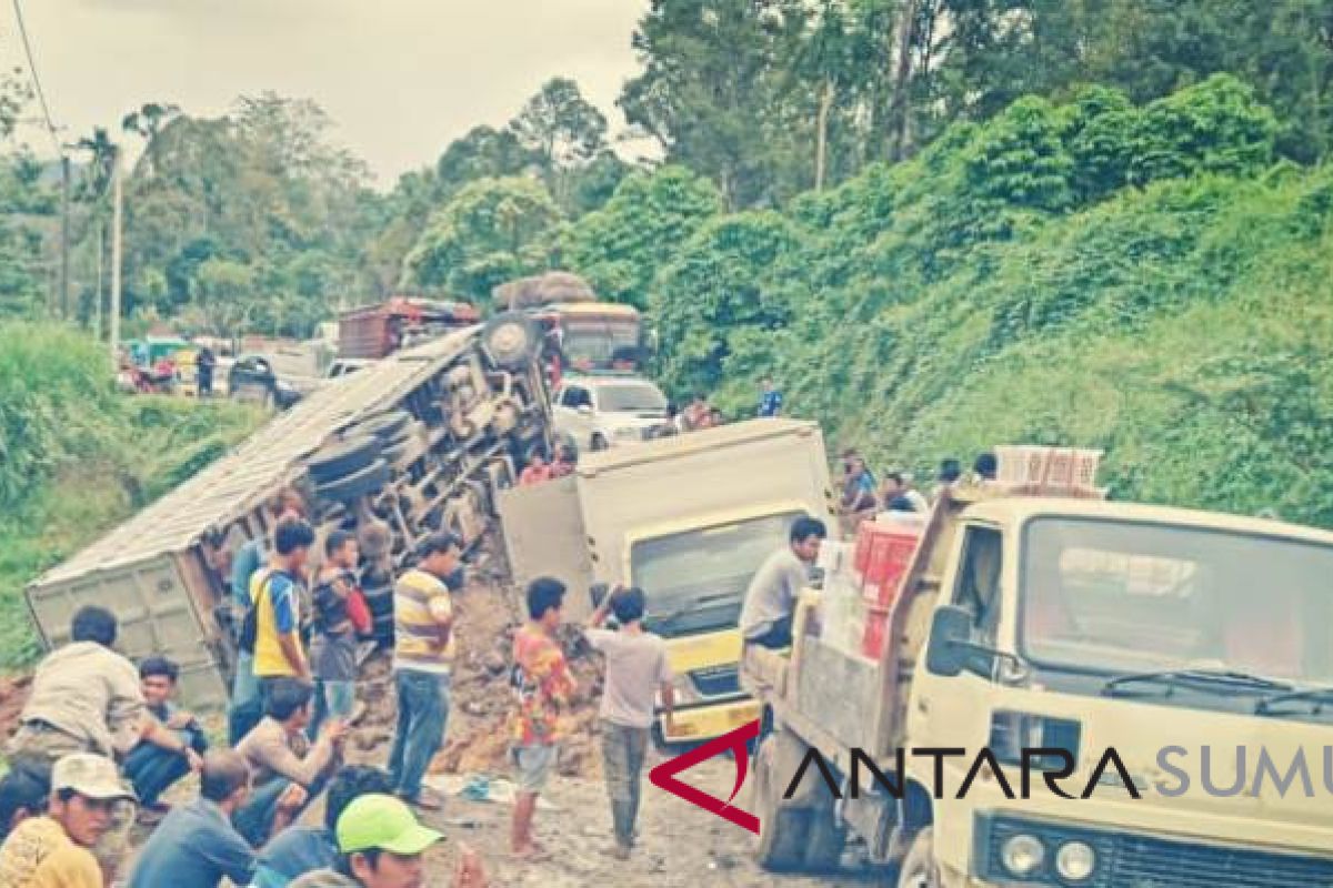 Kerusakan Jalinsum Batu Jomba semakin mengkhawatirkan