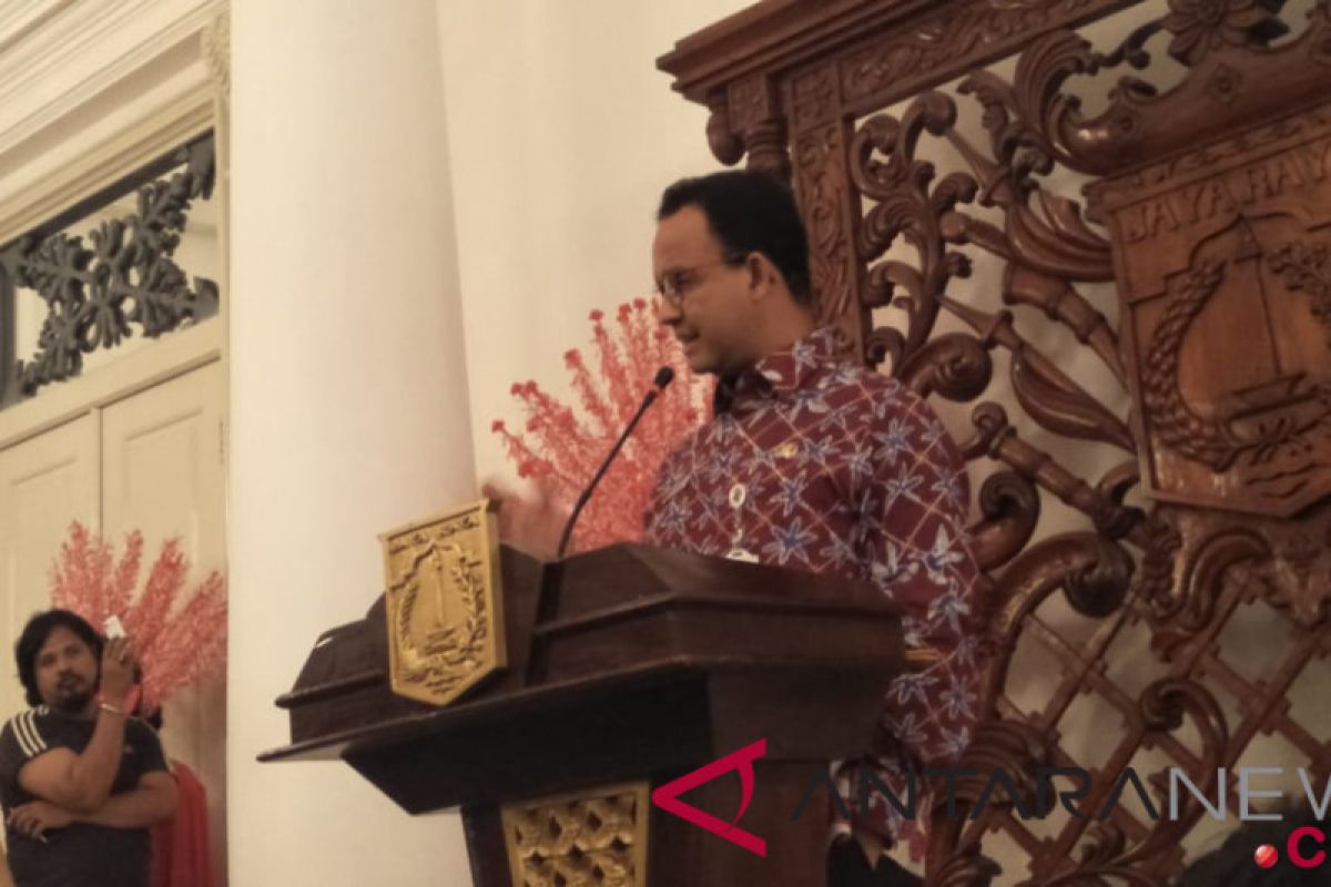 Klarifikasi Dua Jari Anies Baswedan