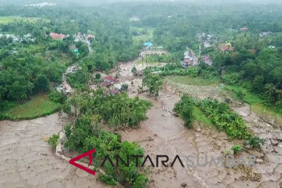 Hujan deras guyur Lubukbasung, belasan rumah warga terendah banjir (video)