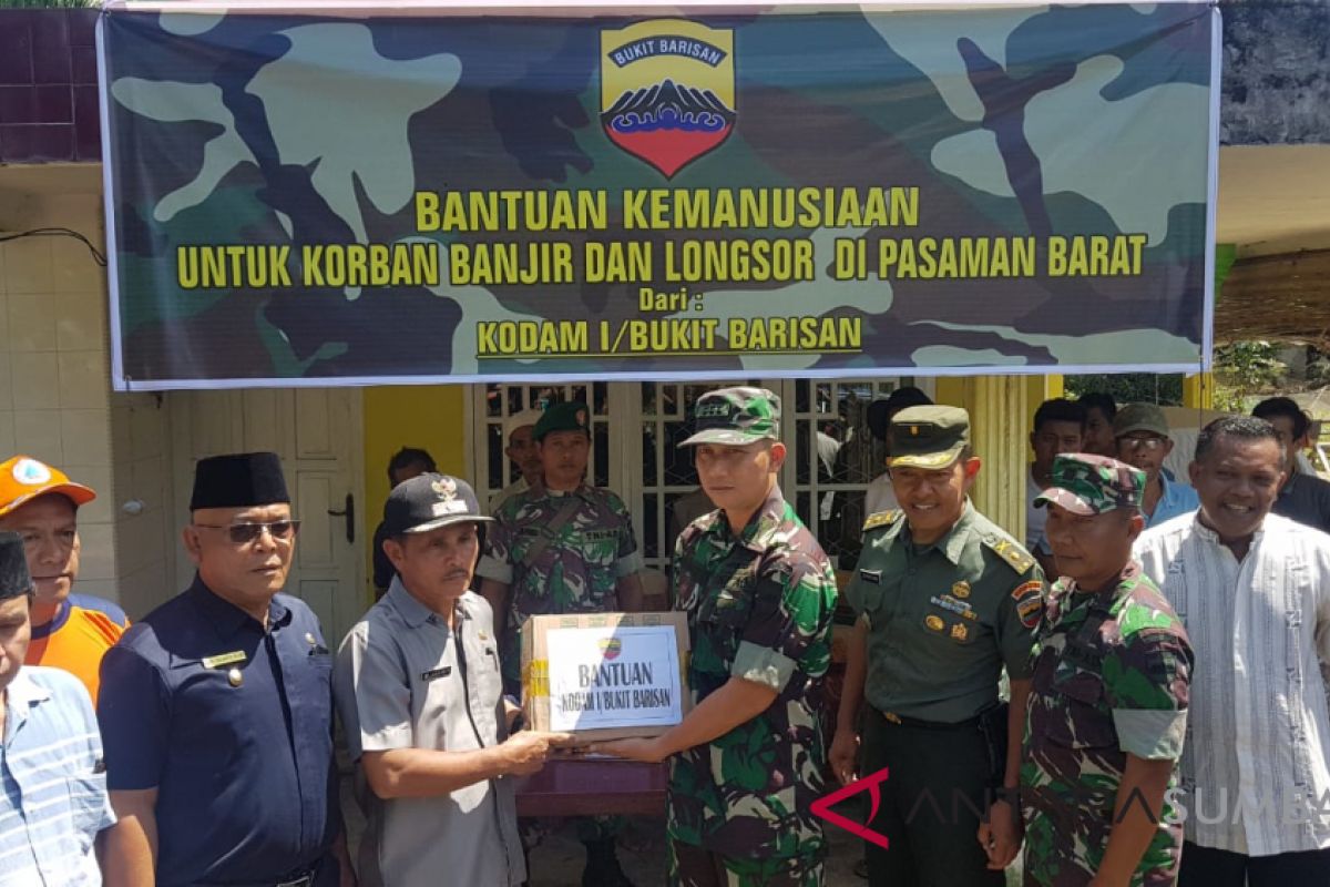 Korem 032 Wirabraja bantu warga terdampak banjir Pasaman Barat