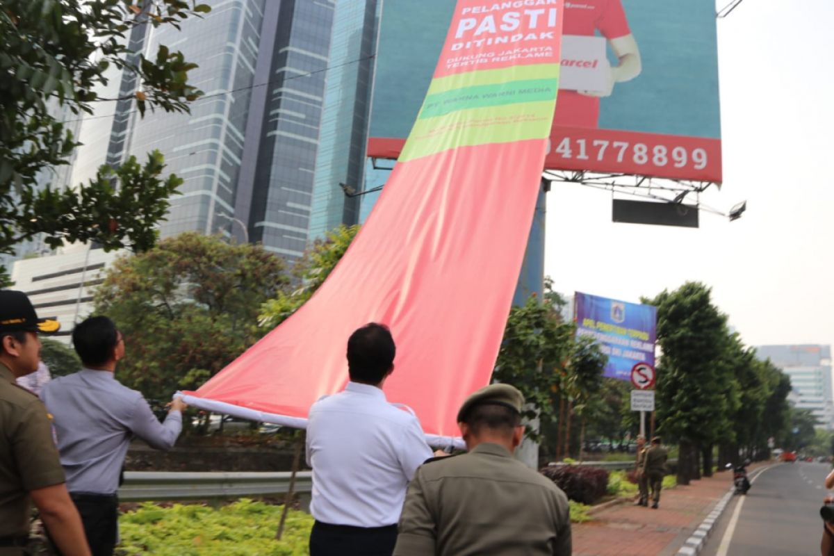 Pemprov DKI Jakarta laksanakan operasi penertiban reklame