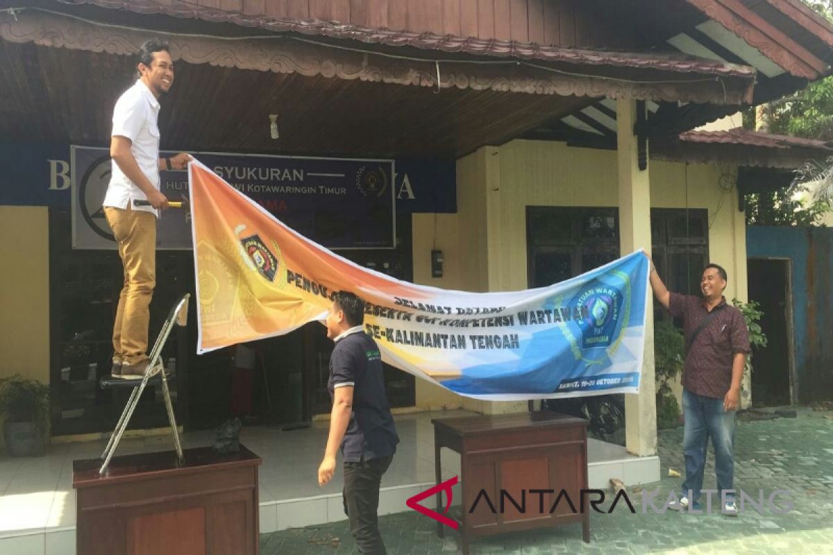 Sadar pentingnya kompetensi profesi, puluhan wartawan Kalteng ikut UKW