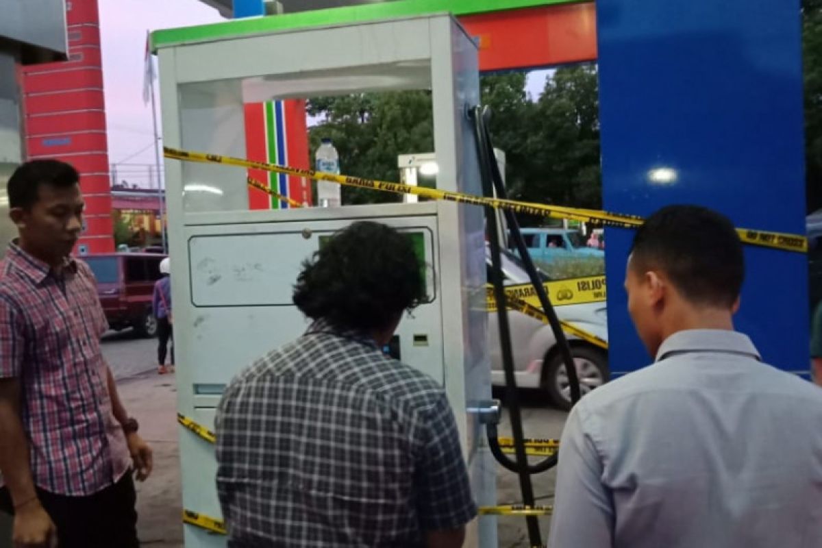 Ketahuan isi tangki mobil modifikasi, polisi tutup pompa premium SPBU di Pariaman