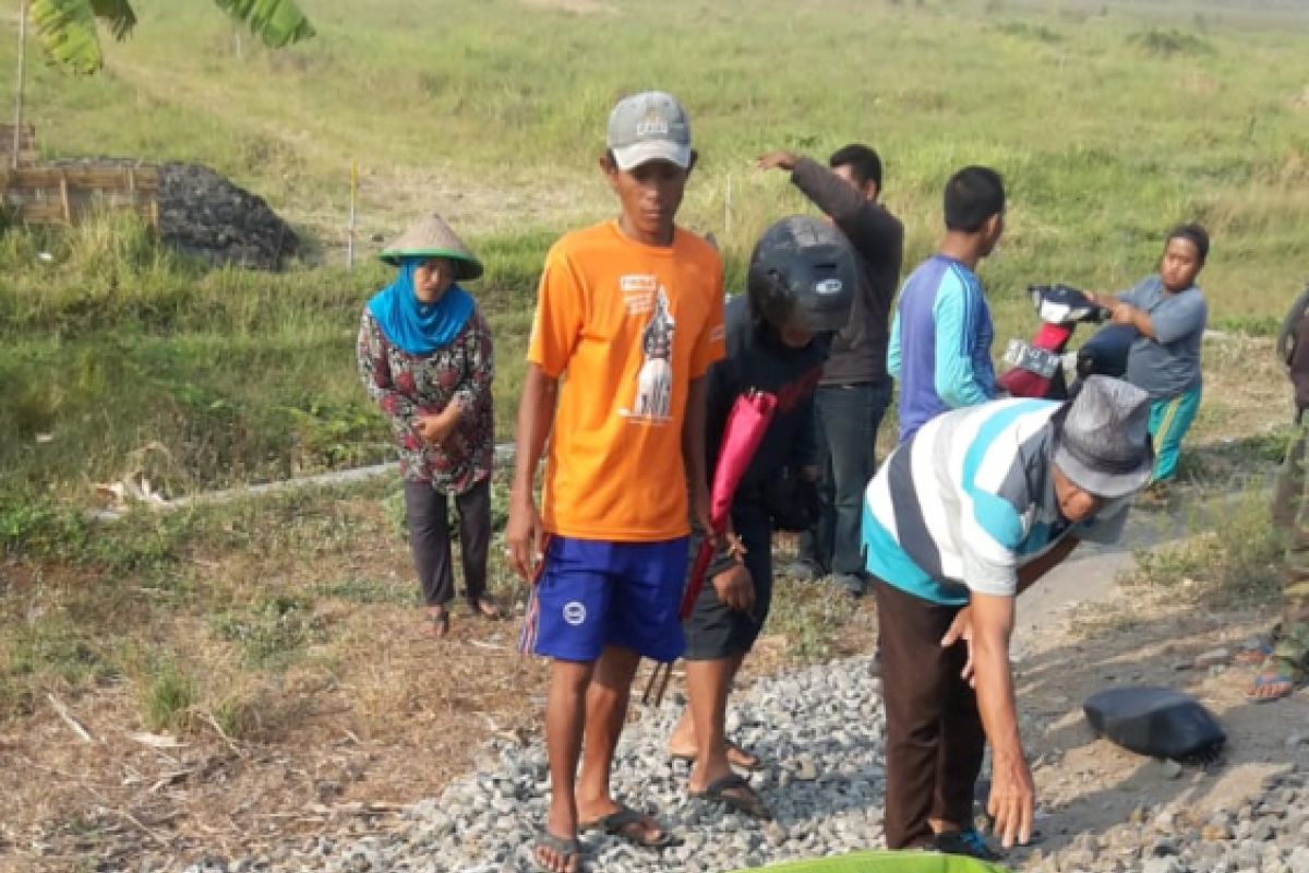 Seorang Pengendara Motor di Sidoarjo Tewas Tertabrak Kereta