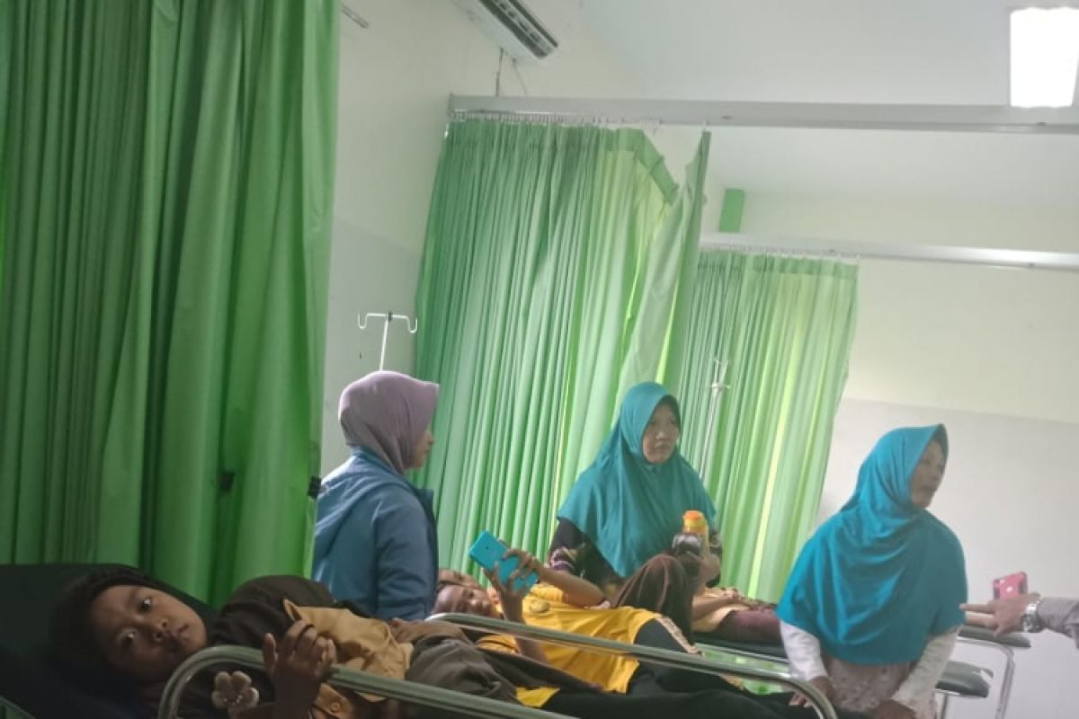 Puluhan siswa SDN 30 Pontianak Utara diduga keracunan setelah konsumsi pentol  bakso