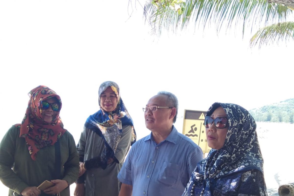 Wisatawan Brunei Darussalam kagumi Pantai Tanjung Pesona Bangka (Video)